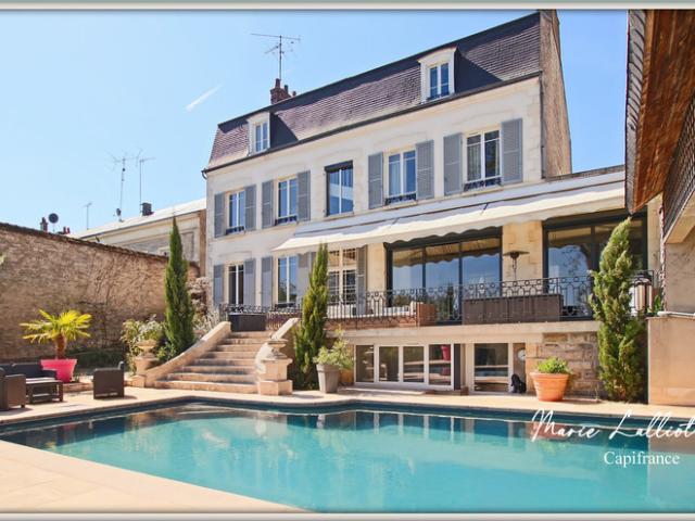 Maison à vendre 11 pièces PITHIVIERS 45, 370m², 5 chambres, séjour 45m², piscine, garage, parc arboré de 2500m², sous sol
