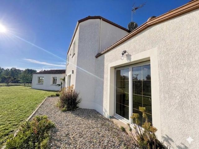Maison à vendre 11 pièces SAINT MICHEL EN L'HERM 85