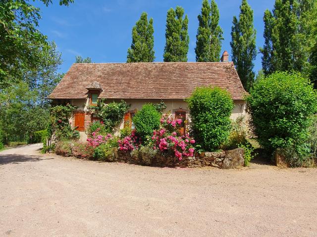Secteur SANCERRE, belle propriété composée de 2 maisons sur un