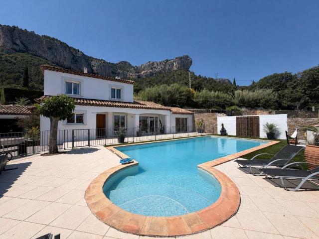 Maison À Vendre 134m² Le Revest les Eaux