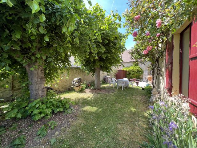 MAISON DE MAITRE AVEC JARDIN STUDIO ET CAVE