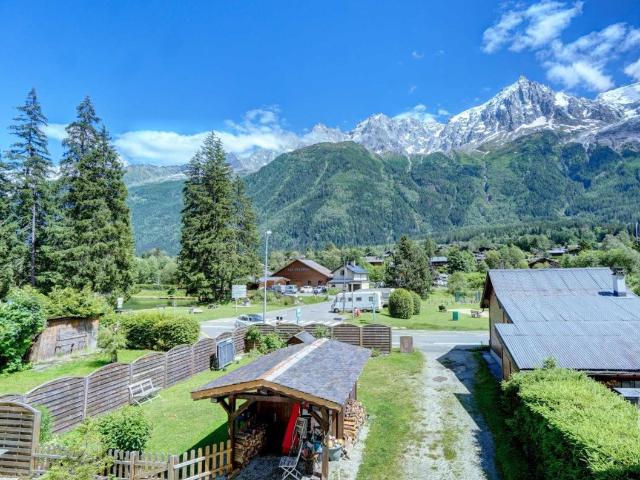 DEMI CHALET VUE MONTAGNE