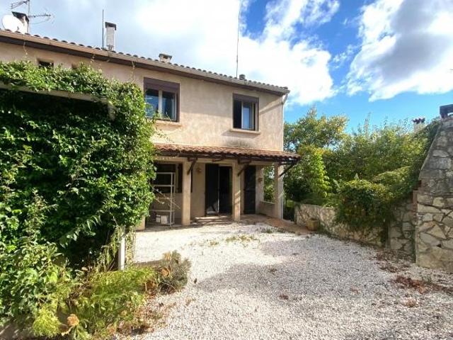 Grande maison indépendante avec jardin, piscine et dépendances