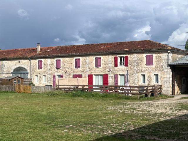 Maison à vendre 16 pièces CHAMPAGNE 17