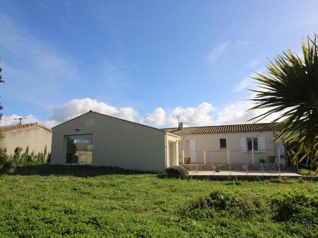 Maison récente de 154 m² avec 3 chambres, bureau, garage double