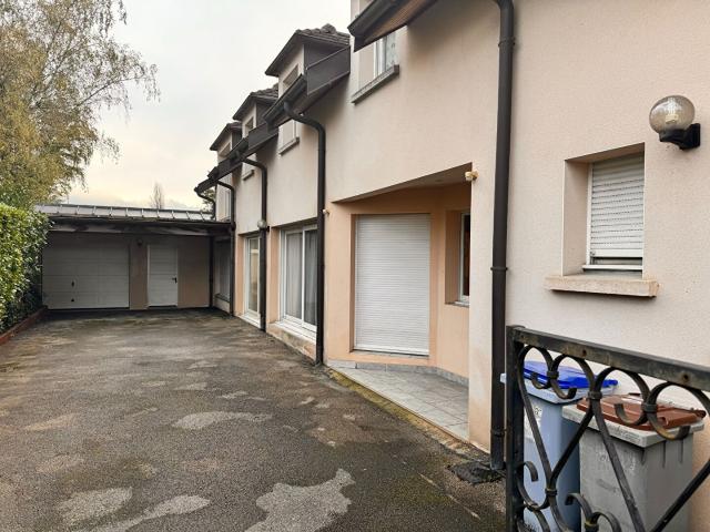 Maison de ville à Lons Le Saunier/ 6 pièces/4 chambres/163.24 m