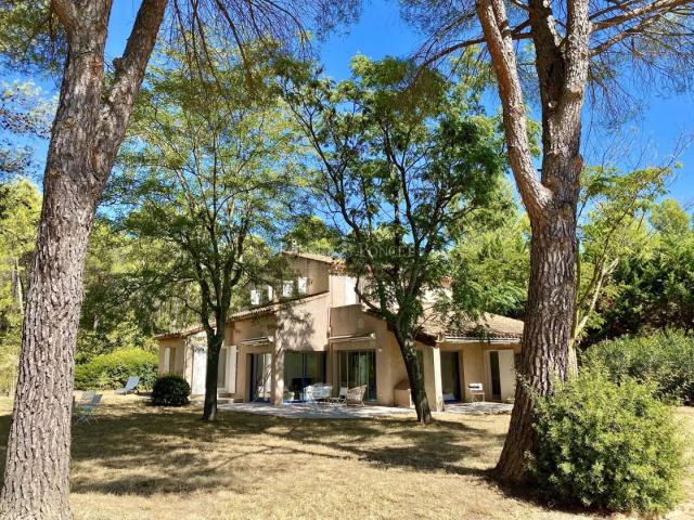 MAISON avec parc boisé sur 2 hectares