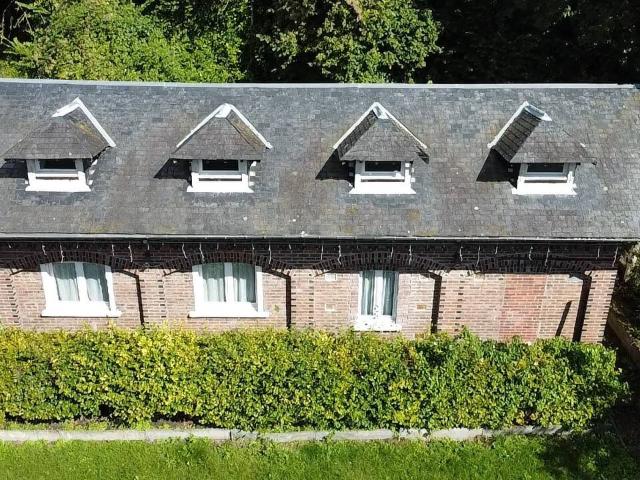 MAISON EN BRIQUES