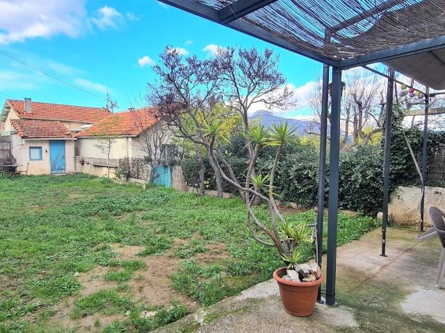 Maison en duplex avec terrain constructible de 300 m²
