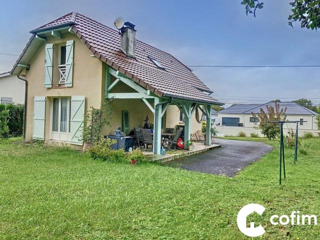 Maison 4 pièces composée de 2 chambres et un bureau sur la com