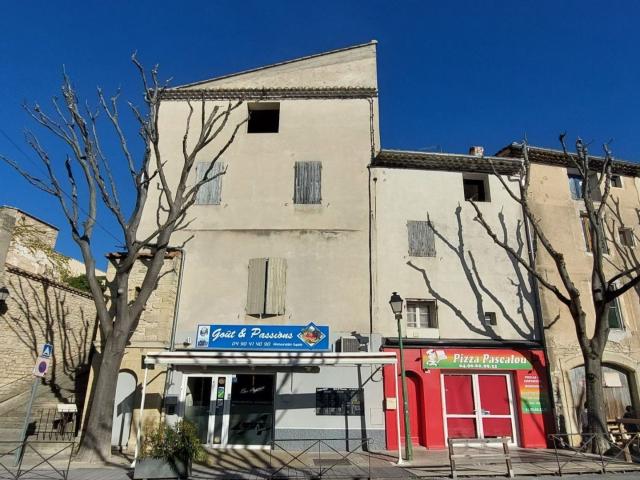 Caromb, immeuble de rapport