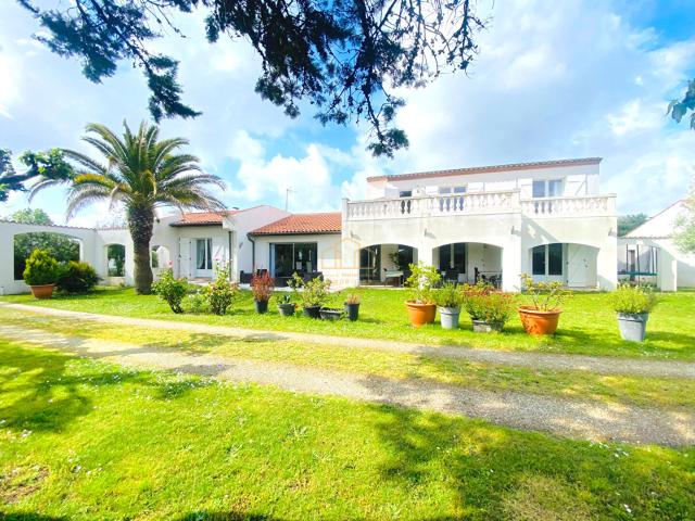 Maison à vendre 208m2 sur grand terrain au calme à Gujan Mestras