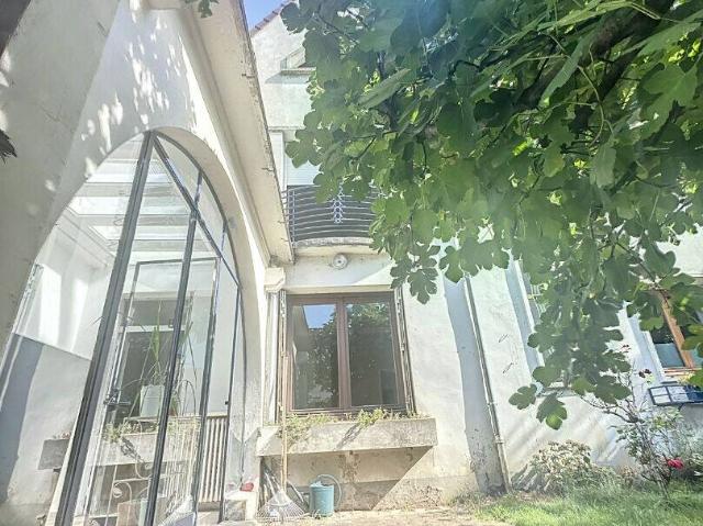 Maison Bourgeoise centre ville de Bourgoin Jallieu 12 pièces 26
