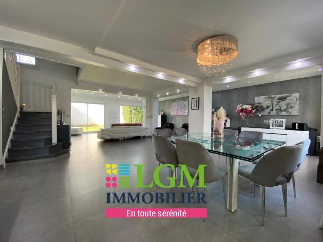 Maison À Vendre 220m² Saint Brice sous Forêt