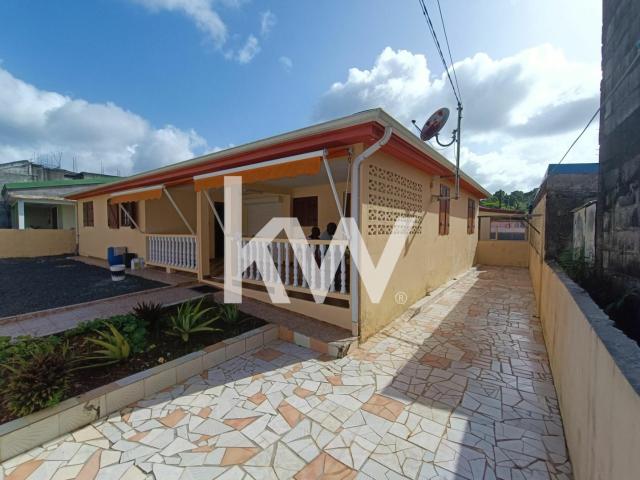 SAINTE ROSE: maison T6 105 m² à vendre