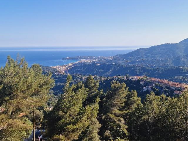 Maison atypique avec vue panoramique Castellar