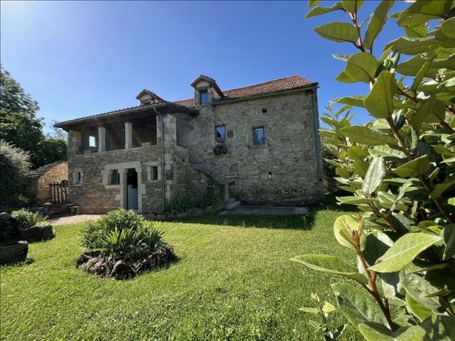 Maison en pierre de 4 pièces principales