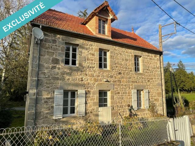 Maison en pierre des années 1800 en très bon état