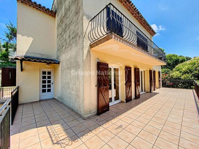 A VENDRE/ MOUGINS/ VILLA 7P/ 220m² / DOUBLE GARAGE