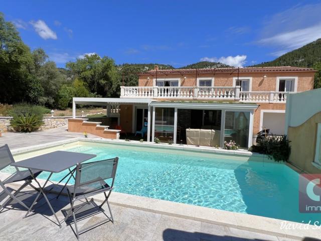 Maison de 6 pièces 163 m² en vente à CUGES LES PINS