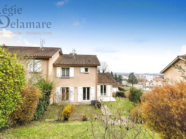 Maison avec garage double
