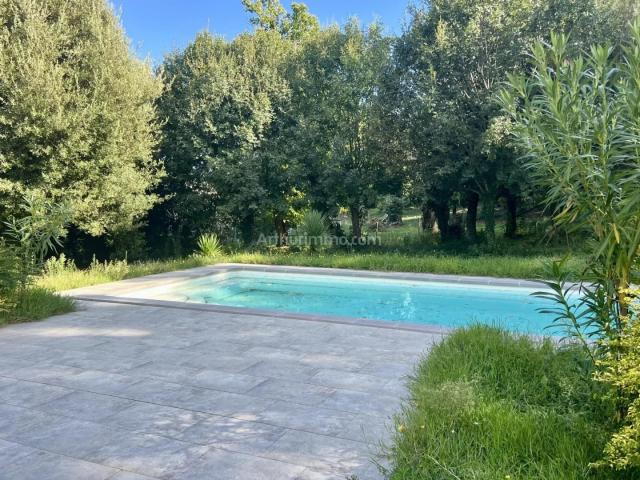 Maison T5 piscine surface de 146m2 parcelle de 1000 m²