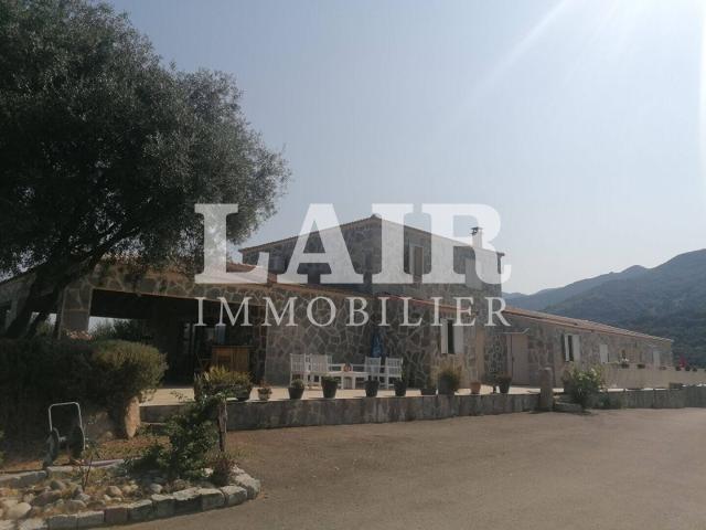 Maison et gîtes 500 m2 réf: E12988