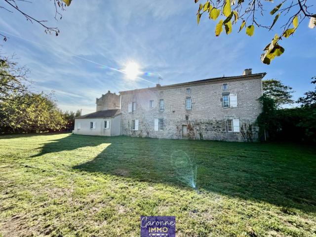 Maison en pierre avec piscine accès direct sur Lot