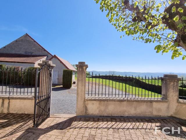 Maison Bourbonnaise avec vue et grange