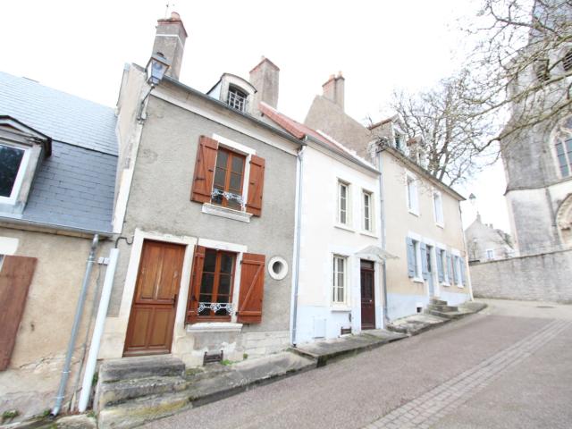 Ensemble immobilier comprenant deux maisons de ville avec couret
