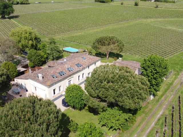 PROPRIETE SAINT EMILION. 380 M² DE SURFACE HABITABLE ET 2800 M²