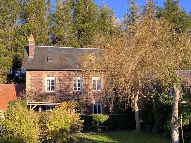 Ravissante maison de maître, avec jardin paysager à moins de 5 k