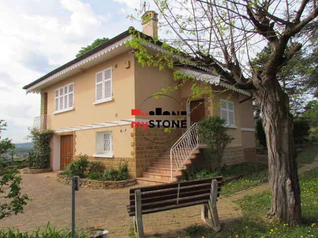 ANSE Maison 138 m² avec 4 chambres dans un joli parc arboré d