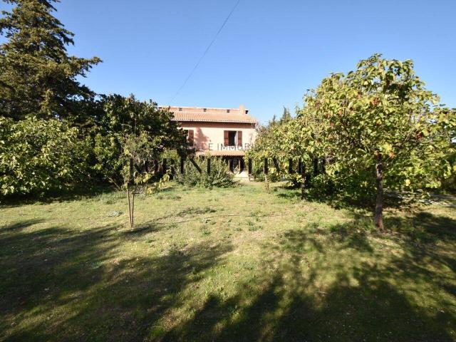 Aix Ouest en campagne maison à rénover sur terrain de 13440m2
