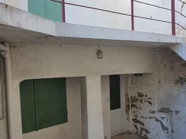 Maison de village avec terrasse et petite cour