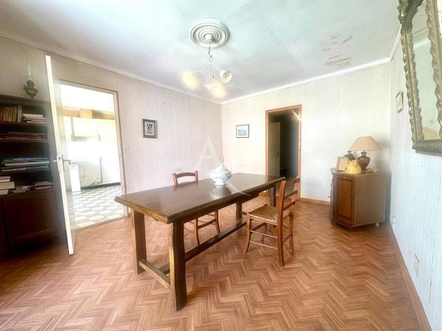 Maison de village T3 78m² avec grand garage et combles aménagea