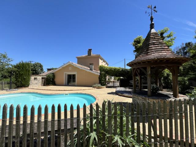Maison en pierre 260 m2 avec jardin et piscine 33190 La Réole