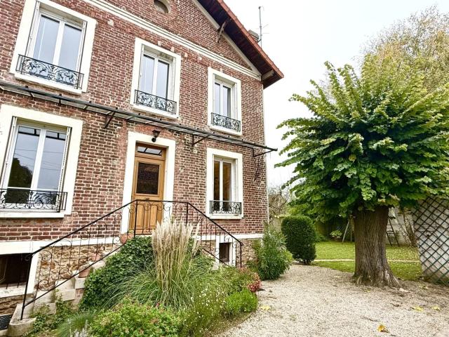 Maison rénovée avec cachet limite LE RAINCY