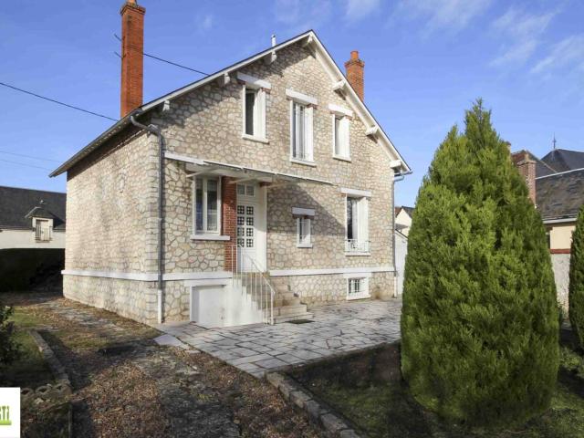 Maison en meulière individuelle proche commodités!