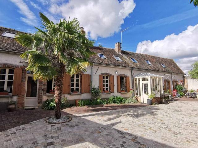 Spacieuse et charmante maison à SERGINES