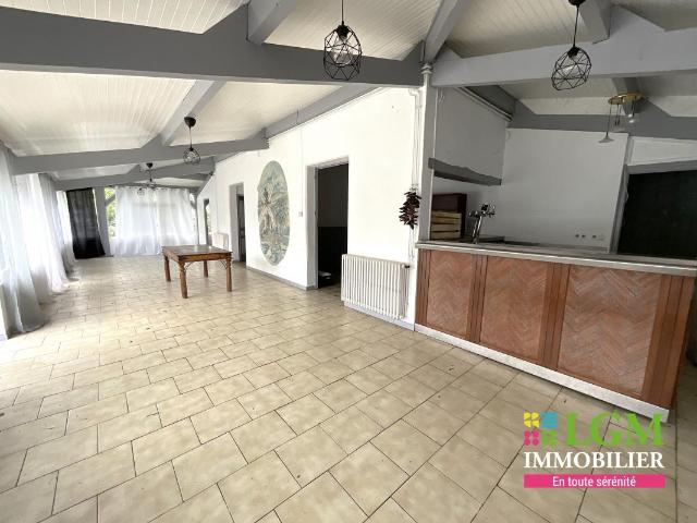 Maison À Vendre 300m² Bélus