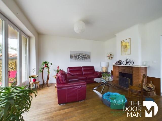 Maison 86600
