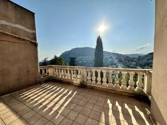 TURBIE MAISON DE VILLAGE 850m2 DE JARDIN