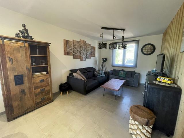 Immeuble composé de 4 appartements rénovés avec belle vue lac
