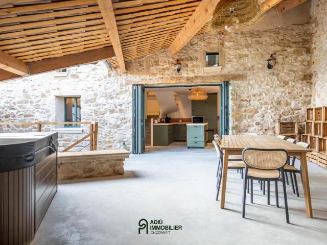 Maison de village avec terrasse de 50m2 et quatre suites parentales