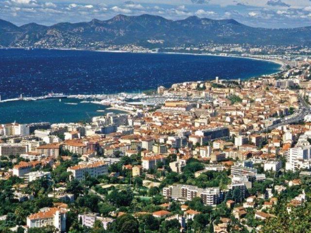 MOUGINS VILLA 1200M² VUE MER TERRAIN 1200M²