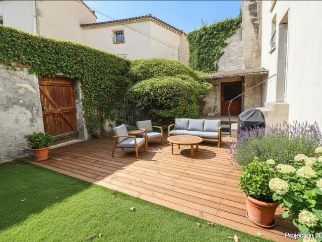 Maison à vendre 7 pièces 180 m² Extérieurs 2 garages à VERTAIZON 63