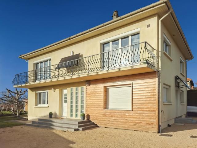 COURNON 63 7 pièces DPE D 162m² Vue dégagée sur la chaîne des Puys