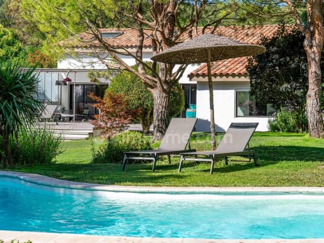 Maison à vendre 7 pièces CABRIES 13 sans vis à vis, proche Aix en Provence