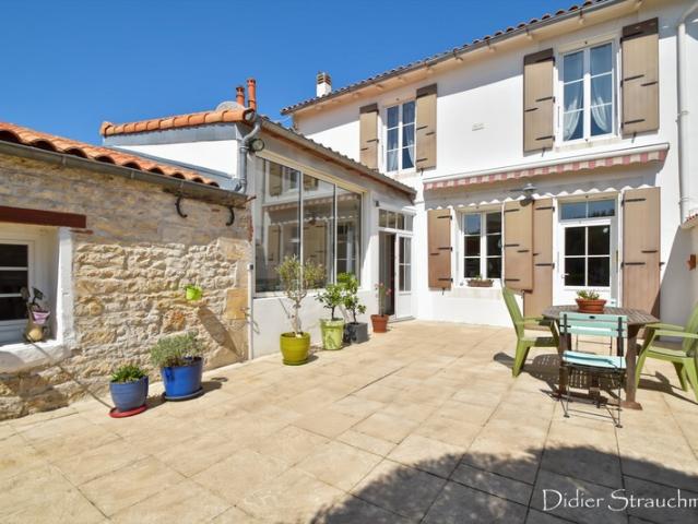 Maison à vendre 7 pièces AIGREFEUILLE D'AUNIS 17